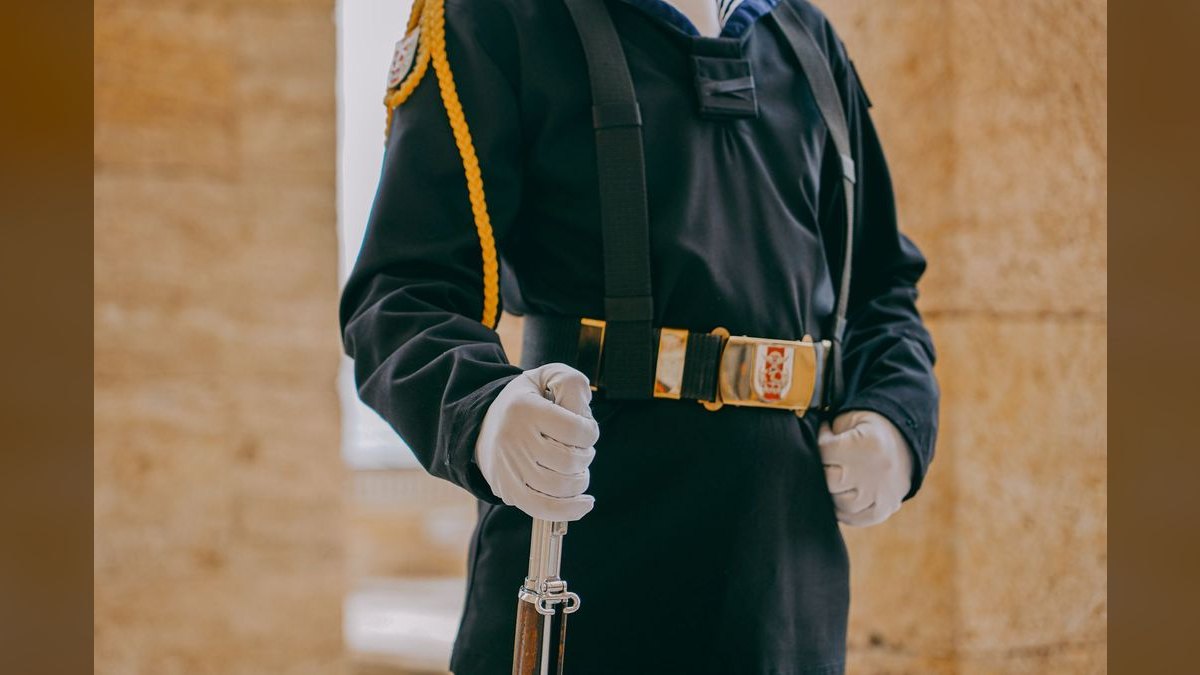 What are the key sales KPIs for the Uniform Rental and Workwear Services industry in 2027 — figure 6