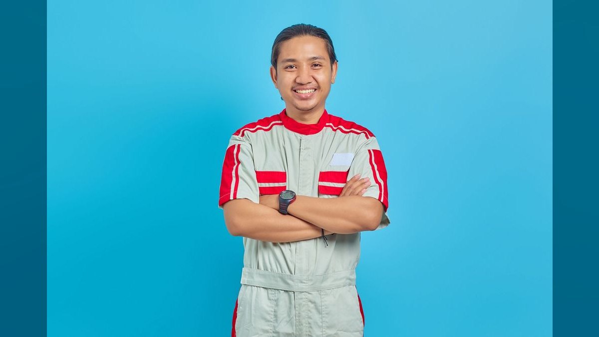 What are the key sales KPIs for the Uniform Rental and Workwear Services industry in 2027?