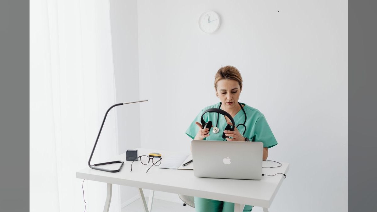 What are the key sales KPIs for the Telehealth Platform Services industry in 2027 — figure 5