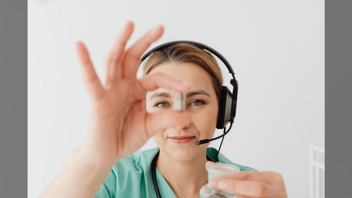 What are the key sales KPIs for the Telehealth Platform Services industry in 2027 — figure 6