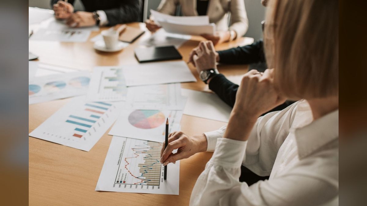 What are the key sales KPIs for the Commercial Med Spa and Aesthetics industry in 2027 — figure 5