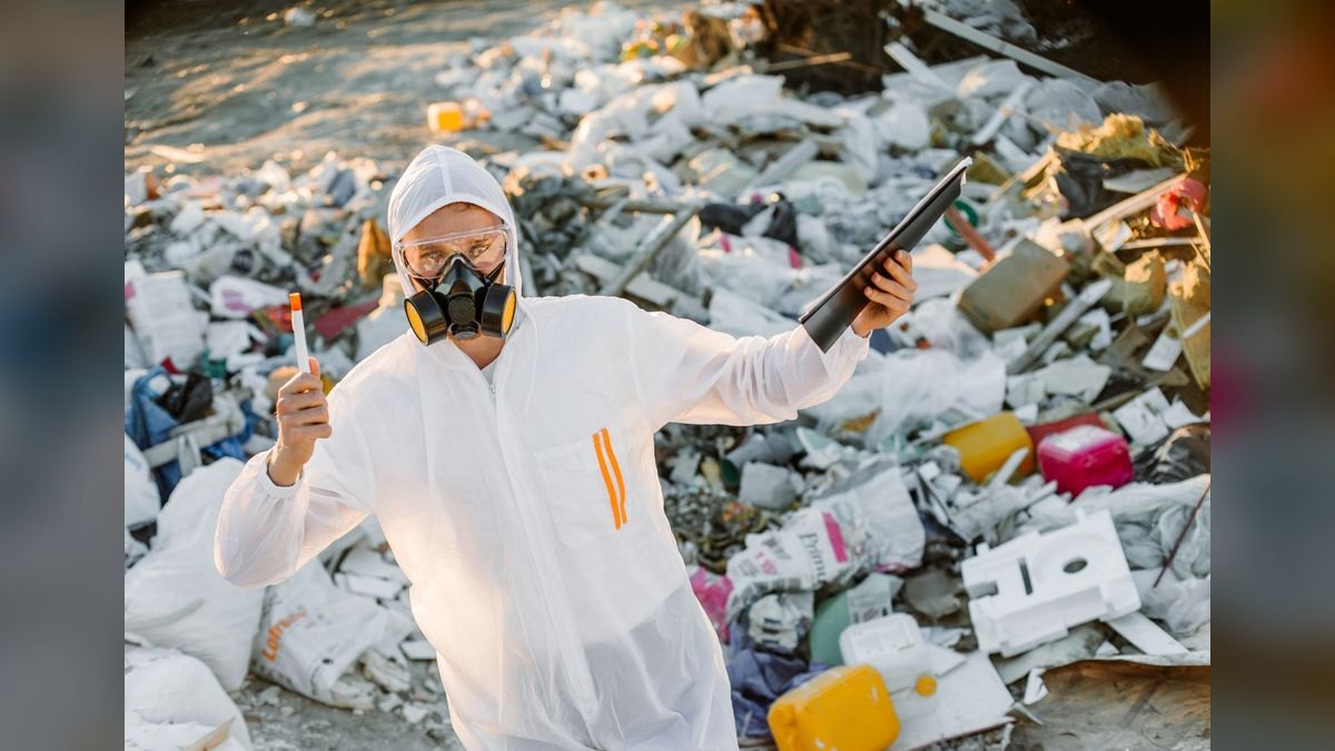 What are the key sales KPIs for the Hazardous Waste Disposal & Environmental Remediation industry in 2027 — figure 1