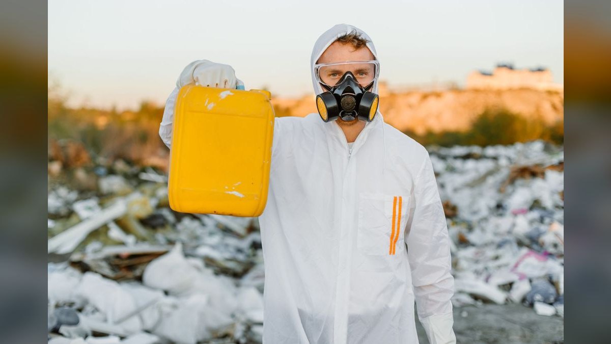 What are the key sales KPIs for the Hazardous Waste Disposal & Environmental Remediation industry in 2027?