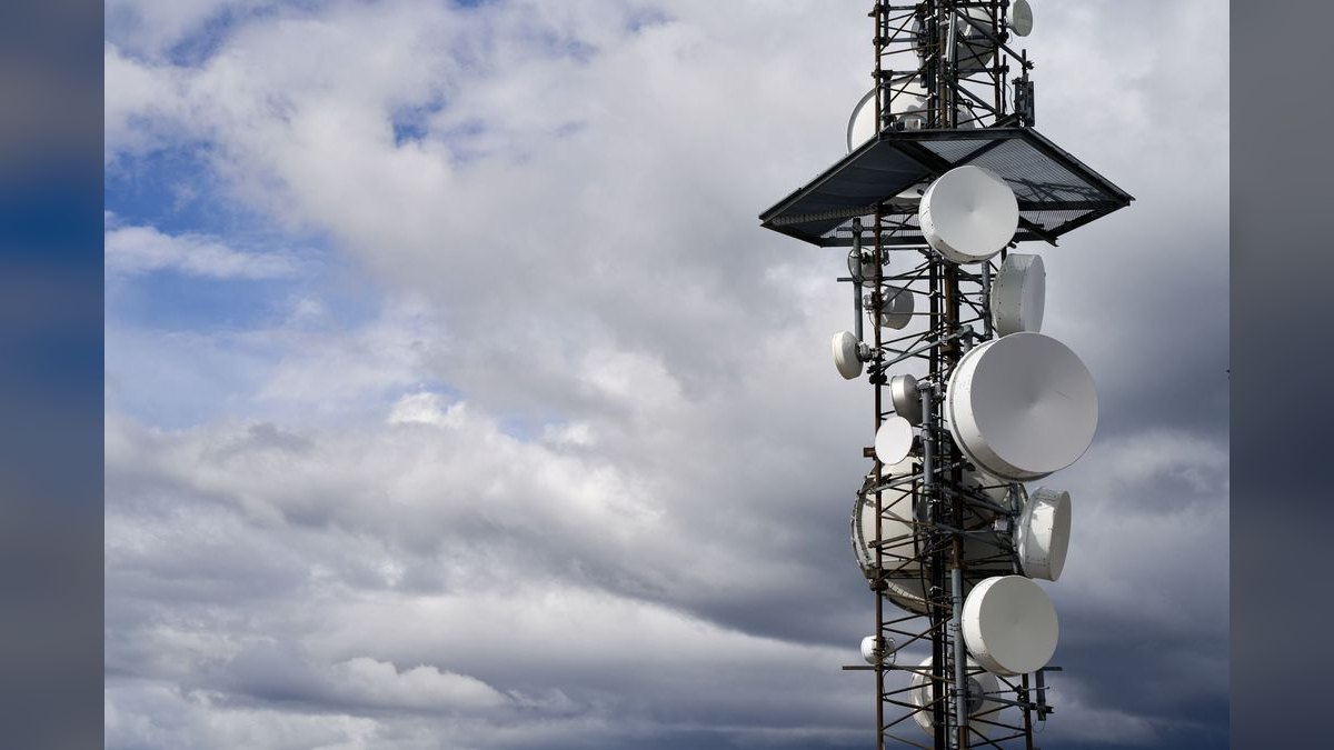 What are the key sales KPIs for the Telecom Tower Construction & Maintenance industry in 2027?