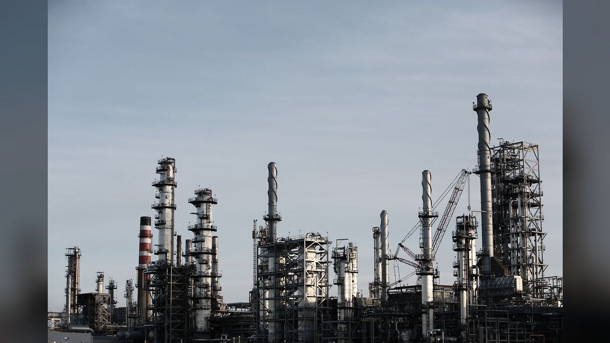 What are the key sales KPIs for the Industrial Pump Distribution & Service industry in 2027?