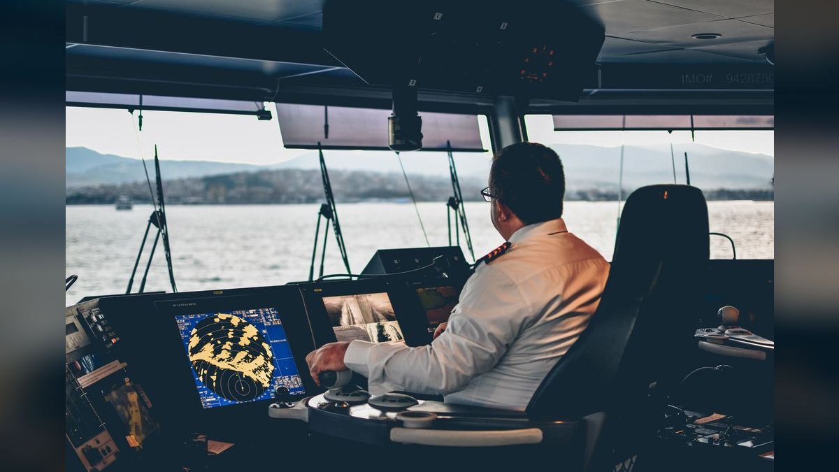 What are the key sales KPIs for the Marine Dredging & Waterway Maintenance industry in 2027?