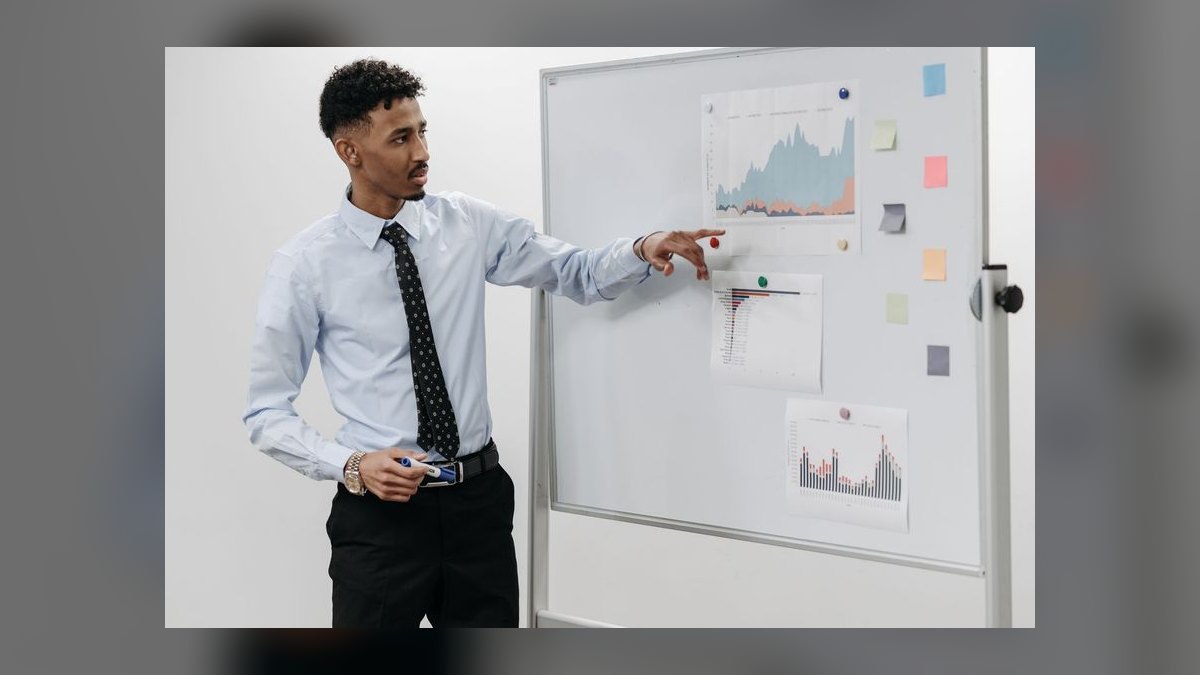 What are the key sales KPIs for the Modular Data Center Manufacturing industry in 2027 — figure 8