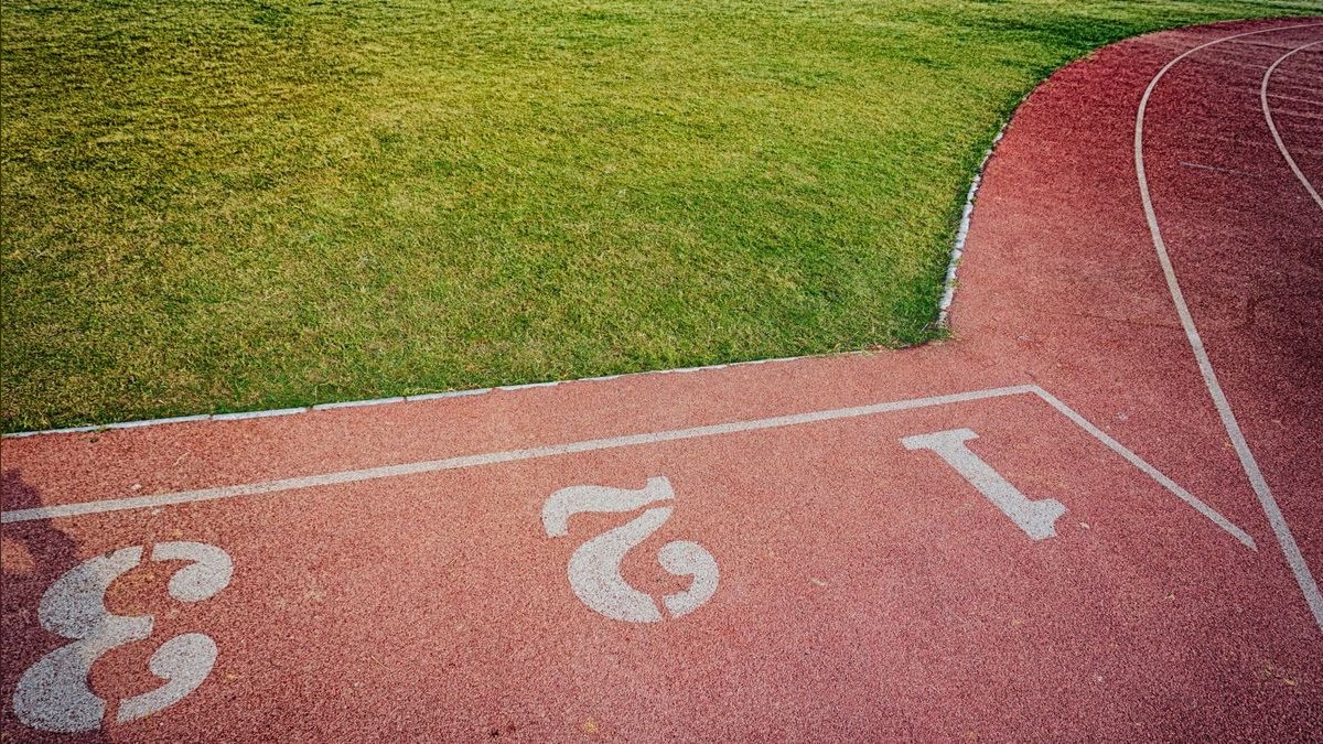 What are the key sales KPIs for the Sports Field Lighting Installation industry in 2027?