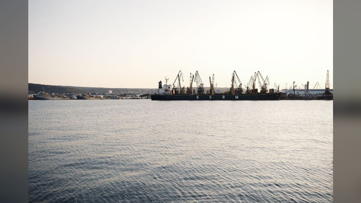 What are the key sales KPIs for the Marine Fuel Dock & Bunkering Services industry in 2027 — figure 1