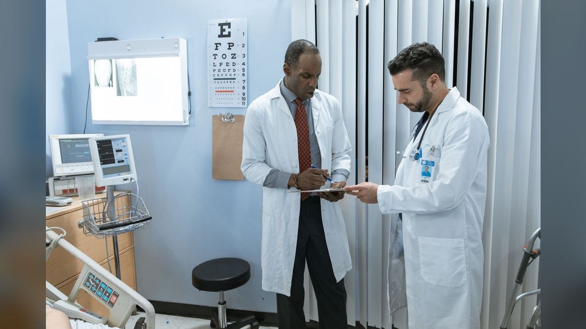 What are the key sales KPIs for the Hospital Linen & Medical Textile Services industry in 2027?
