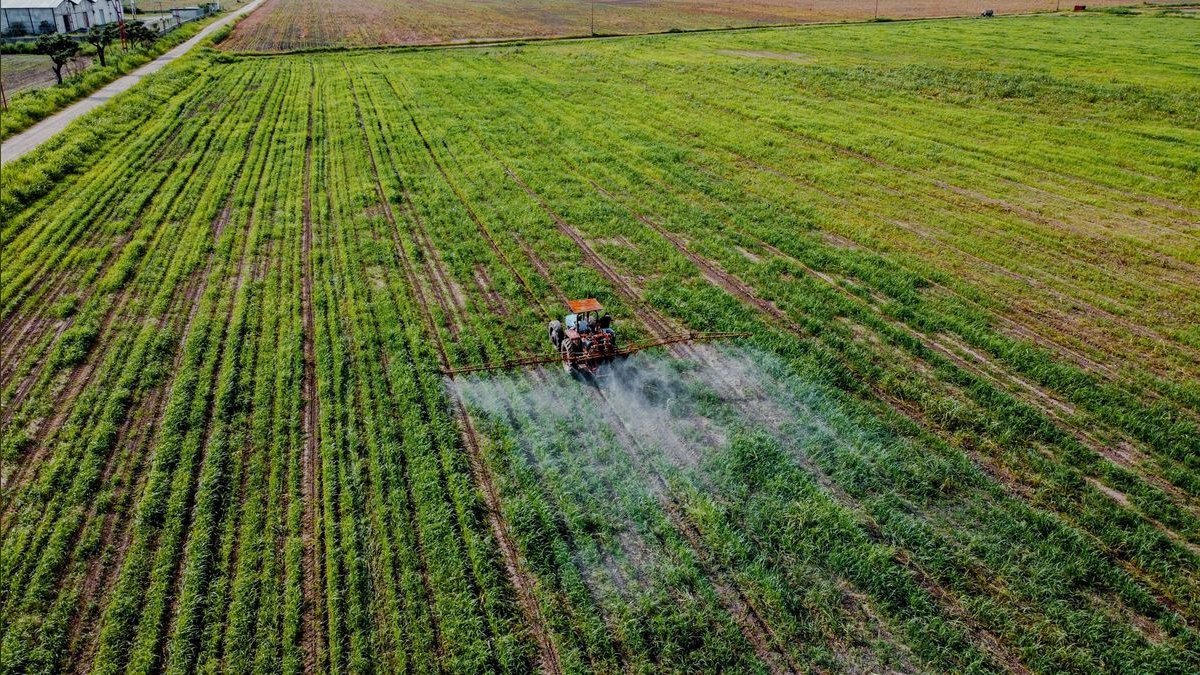 What are the key sales KPIs for the Agronomy & Crop Advisory Services industry in 2027 — figure 2