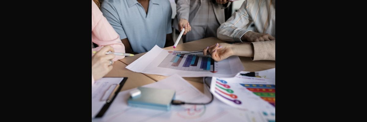 What are the key sales KPIs for the Commercial Greenhouse Produce Marketing & Brokerage industry in 2027?