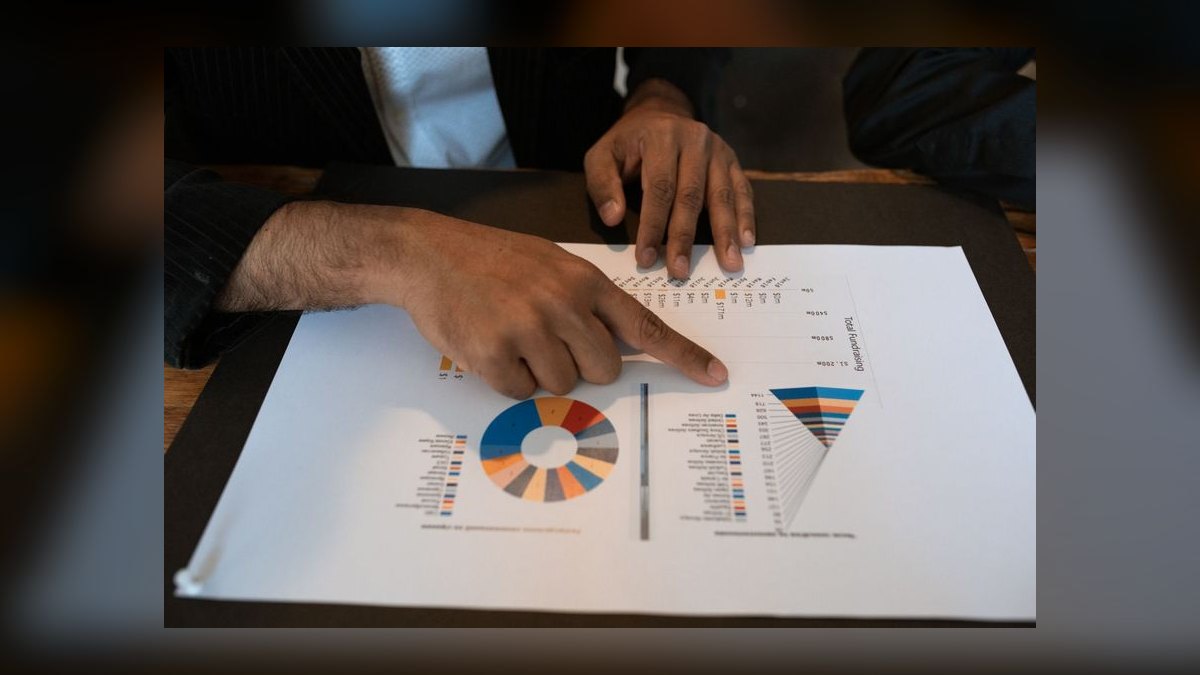 What are the key sales KPIs for the Modular Cleanroom Design & Construction industry in 2027 — figure 10
