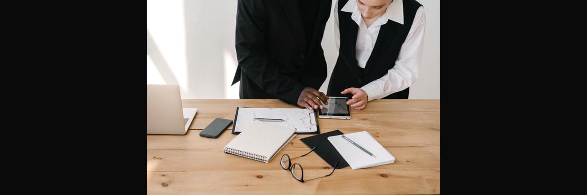 What are the key sales KPIs for the Auto Insurance Carriers industry in 2027?