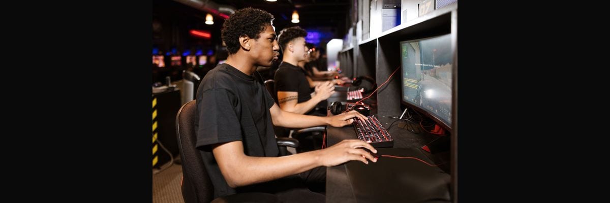 What are the key sales KPIs for the Esports and Pro Gaming Organizations industry in 2027?