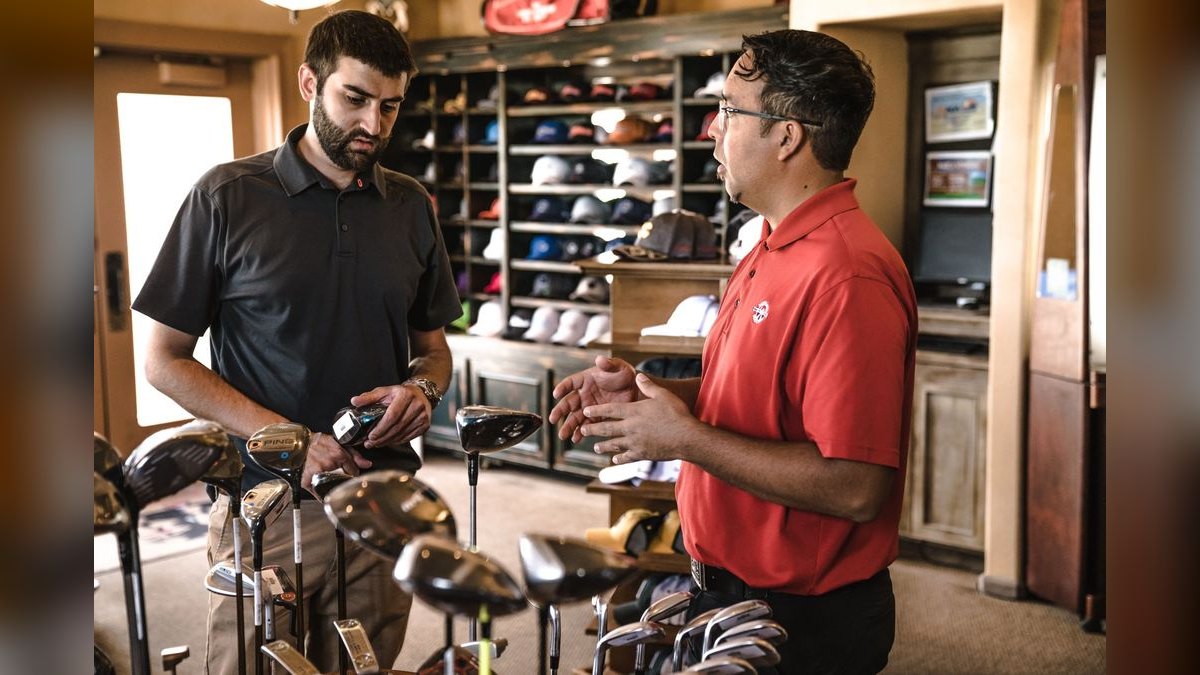 What are the key sales KPIs for the Golf Course Operations industry in 2027?