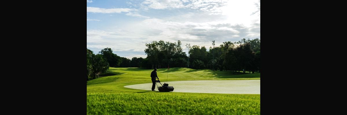 What are the key sales KPIs for the Golf Course Operations industry in 2027?