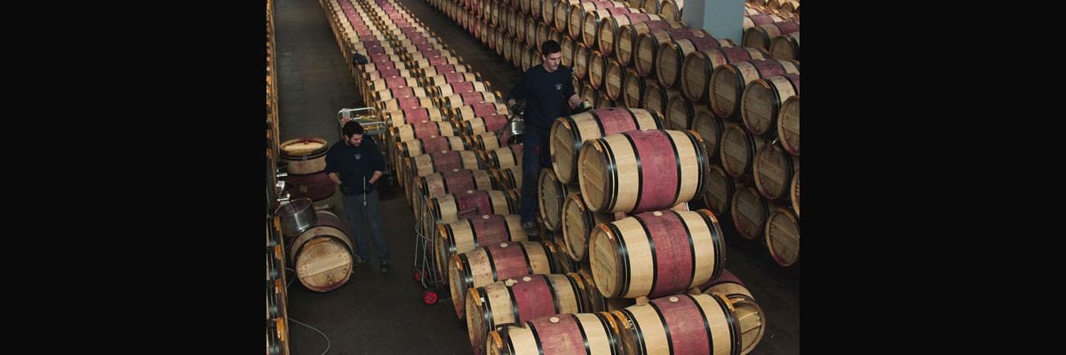 What are the key sales KPIs for the Wine and Spirits Distribution industry in 2027?