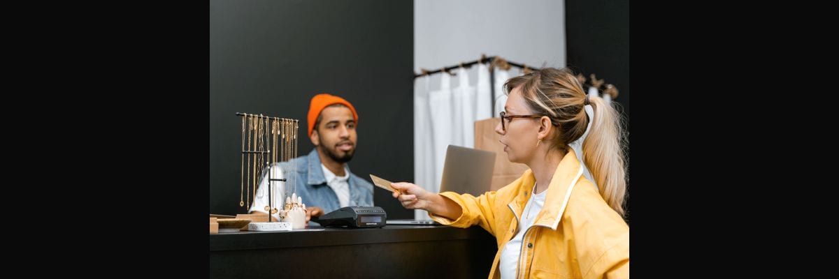 What are the key sales KPIs for the Cannabis Retail Dispensary industry in 2027?