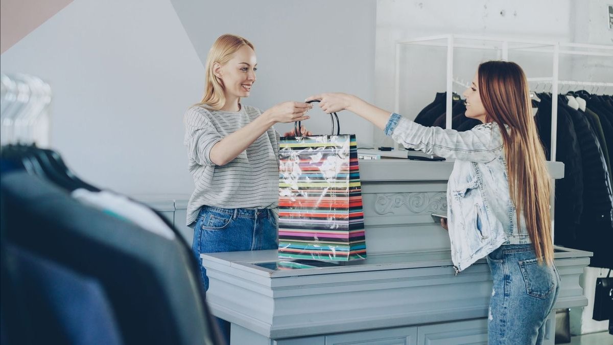 What are the key sales KPIs for the Retail Pharmacy Chain industry in 2027 — figure 3
