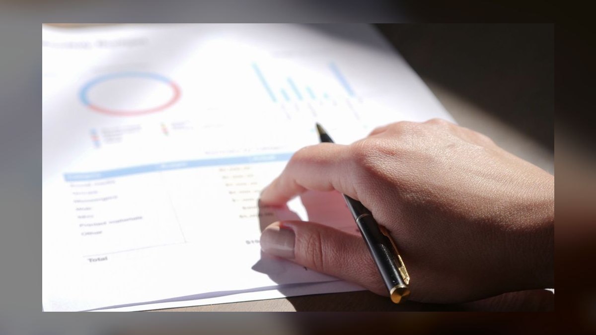 What are the key sales KPIs for the Department Store industry in 2027 — figure 4
