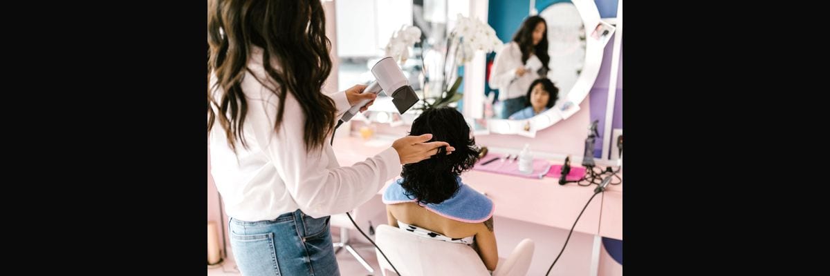 What are the key sales KPIs for the Beauty and Cosmetics Brand industry in 2027?