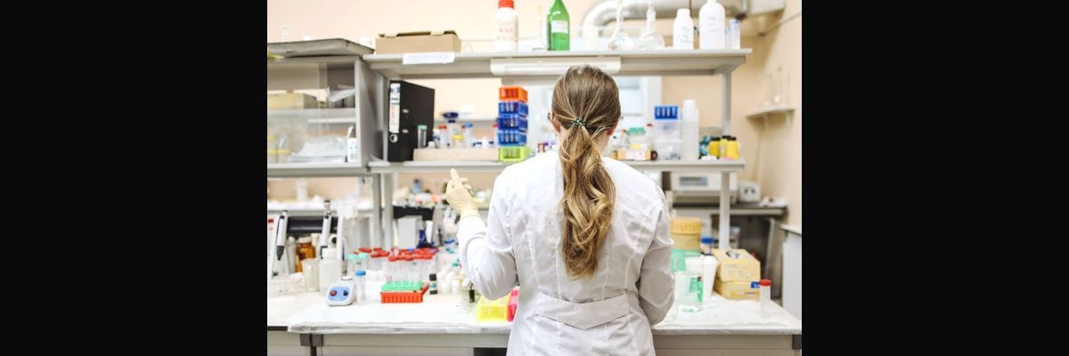 What are the key sales KPIs for the Contract Research Organization (CRO) industry in 2027?