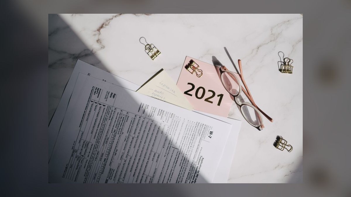 What are the key sales KPIs for the Home Builder industry in 2027 — figure 9