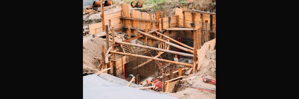 What are the key sales KPIs for the Construction Equipment Rental industry in 2027?