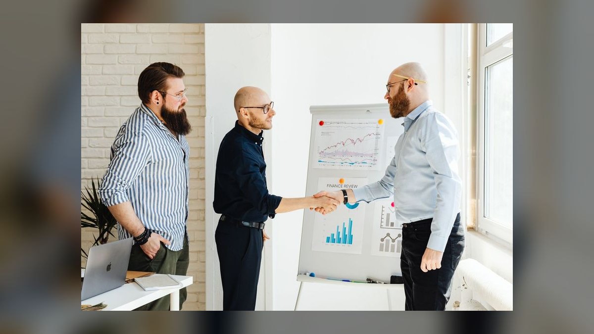 What are the key sales KPIs for the Heavy Equipment Dealership industry in 2027 — figure 9