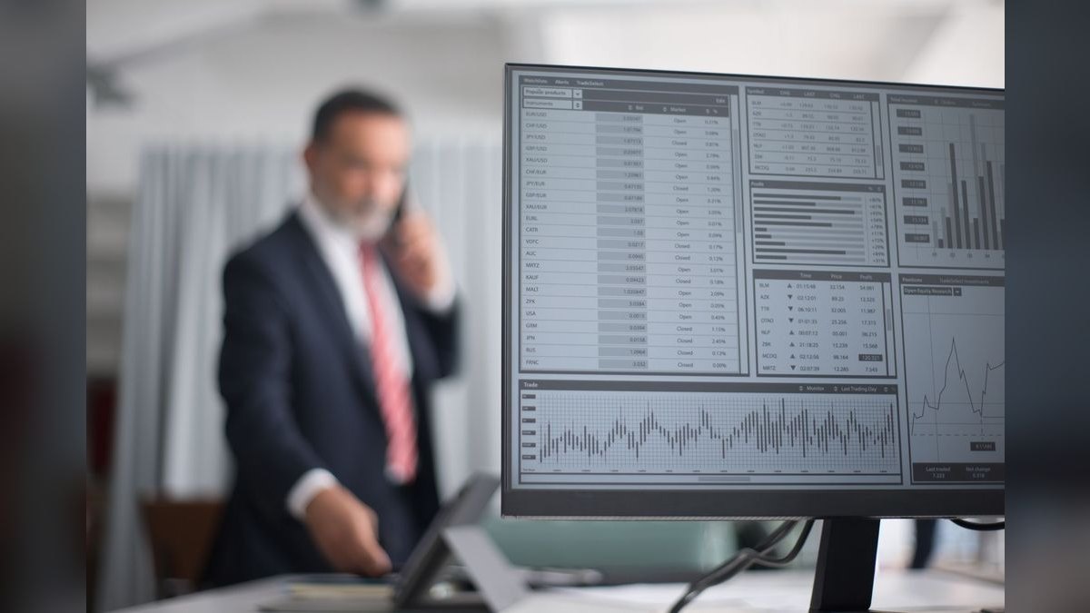 What are the key sales KPIs for the SIEM (Security Information and Event Management) Software industry in 2027 — figure 1