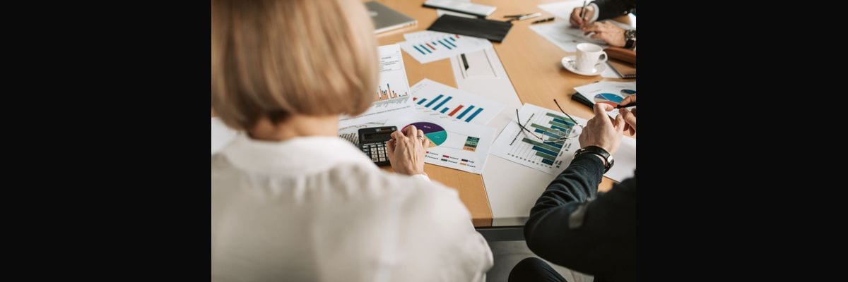 What are the key sales KPIs for the Cyber-Insurance Carriers industry in 2027?