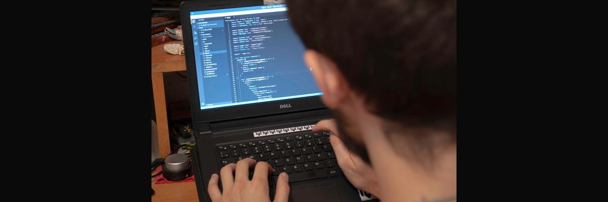 What are the key sales KPIs for the AI Recruiting industry in 2027?