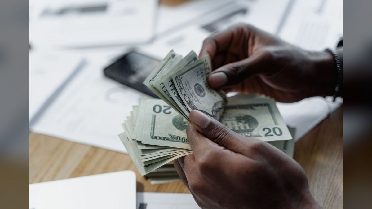Fee per Transaction in Wealth Management: Advisory Revenue Yield in 2027 — figure 4