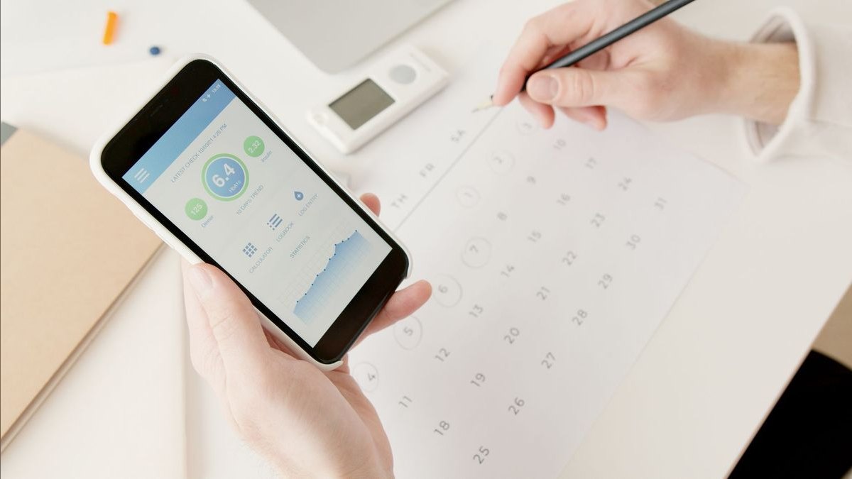 Top 10 SaaS Monthly Recurring Revenue Metrics to Track in 2027 — figure 2