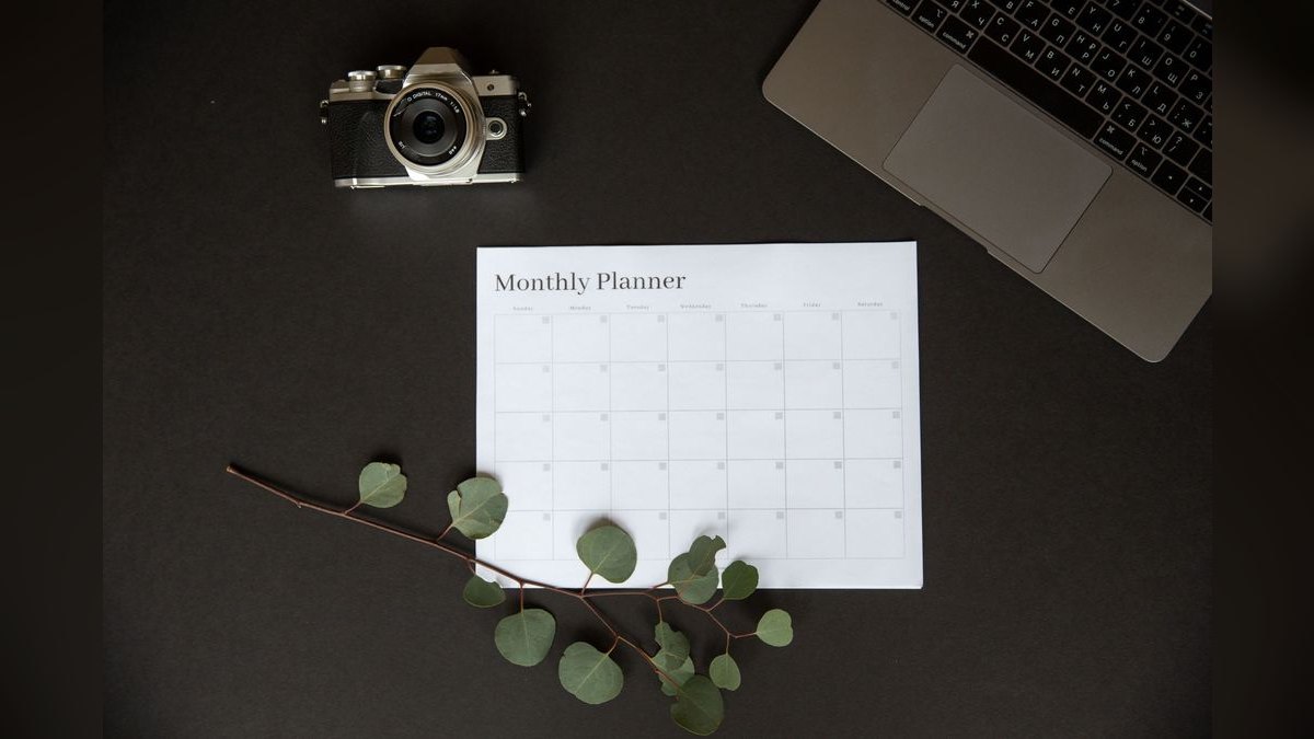 Top 10 SaaS Monthly Recurring Revenue Metrics to Track in 2027