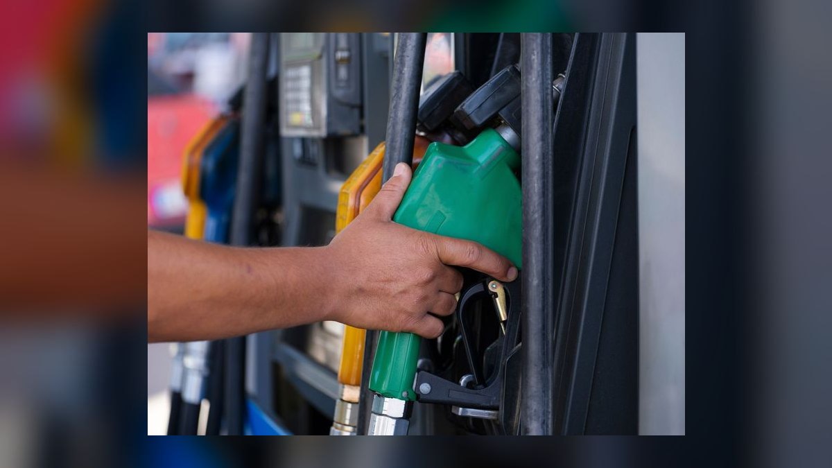 How do you benchmark fuel cost per gallon for an airline company in 2027 — figure 7