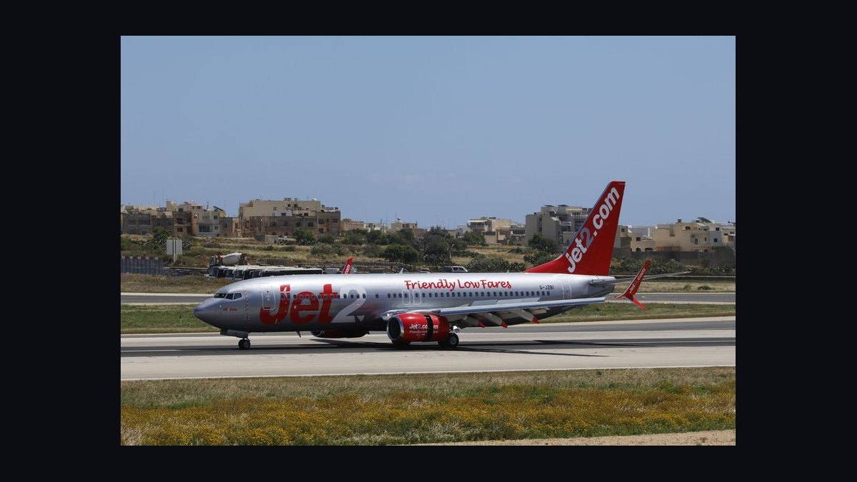 How do you calculate fuel cost per block hour for a low-cost carrier in 2027?