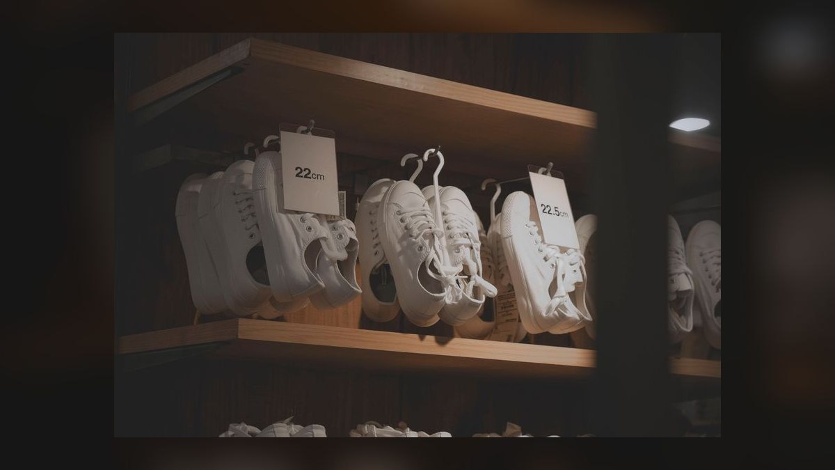 What are the key cost KPIs for sneaker resale operations in 2027 — figure 10