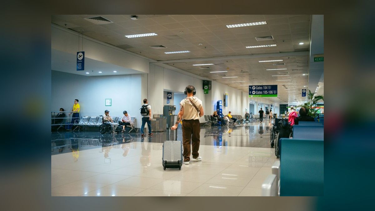 What is the average cost per passenger for airport ground handling services in 2027 — figure 8