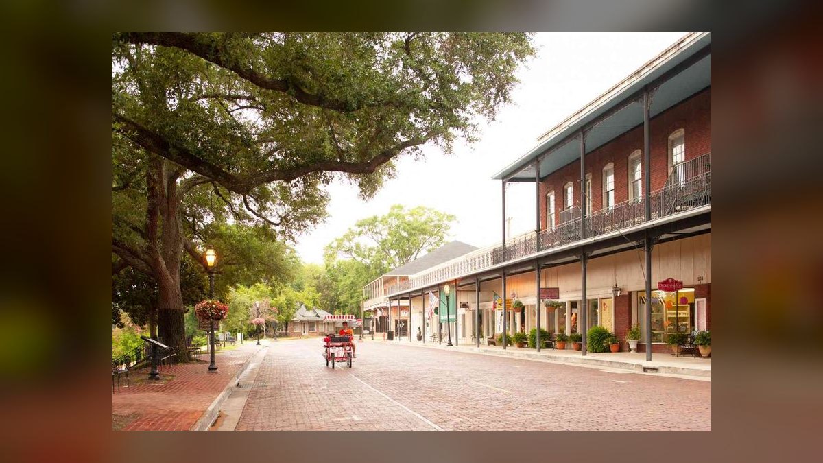 10 Best Small Towns to Retire in 2027 (Affordable, Walkable, Charming) — figure 10