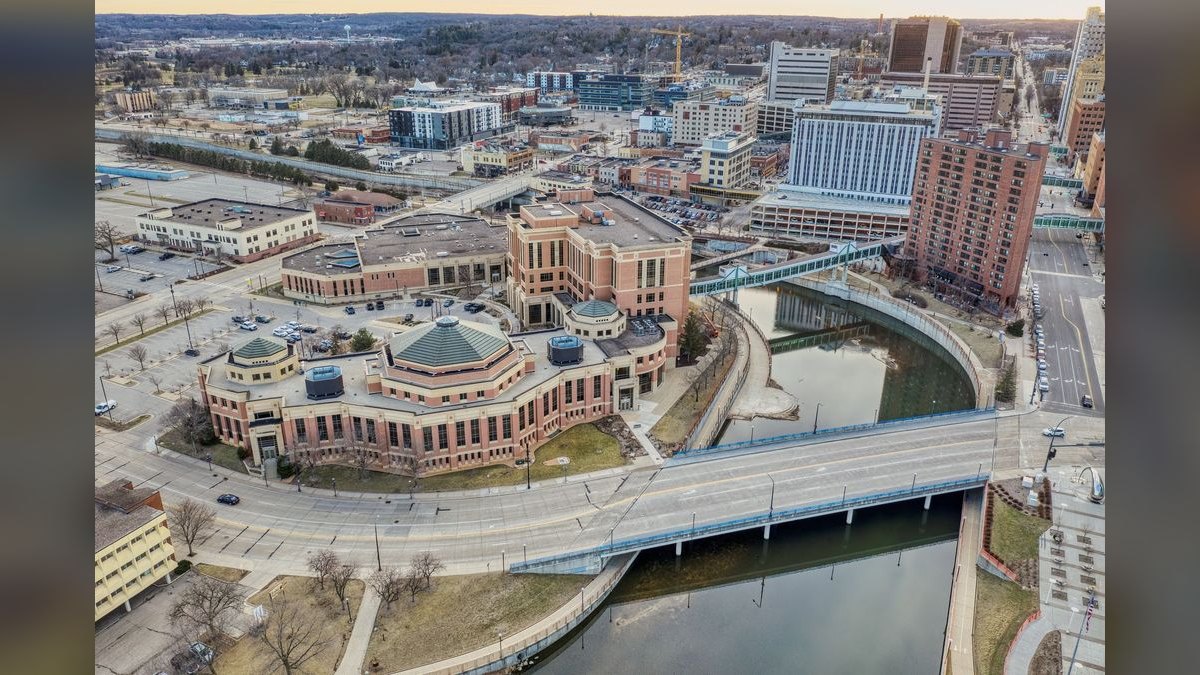 10 Best Cities to Retire in the Midwest 2027 (Low Cost, Four Seasons, Strong Healthcare) — figure 1