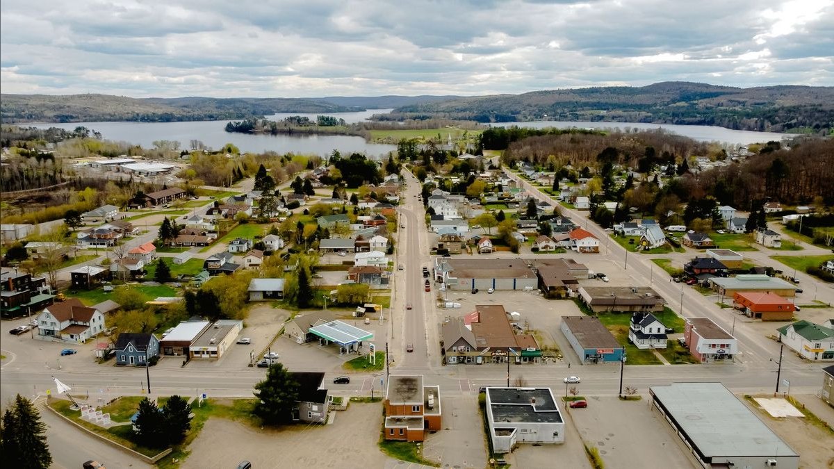 The 10 Best Affordable Small Towns for Families in 2027 — figure 4