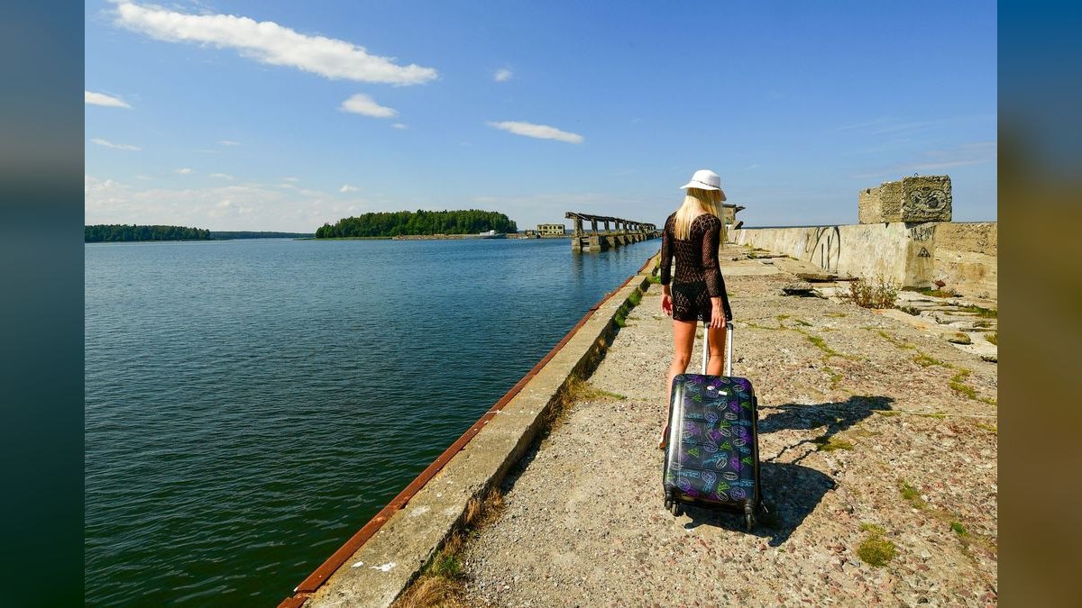 What are the most common mistakes in Lux Vacations in 2027 — figure 6