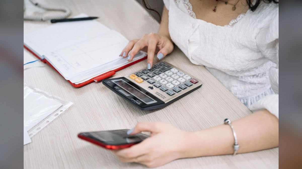 How should you calculate customer acquisition cost when running multi-channel campaigns in 2027 — figure 4