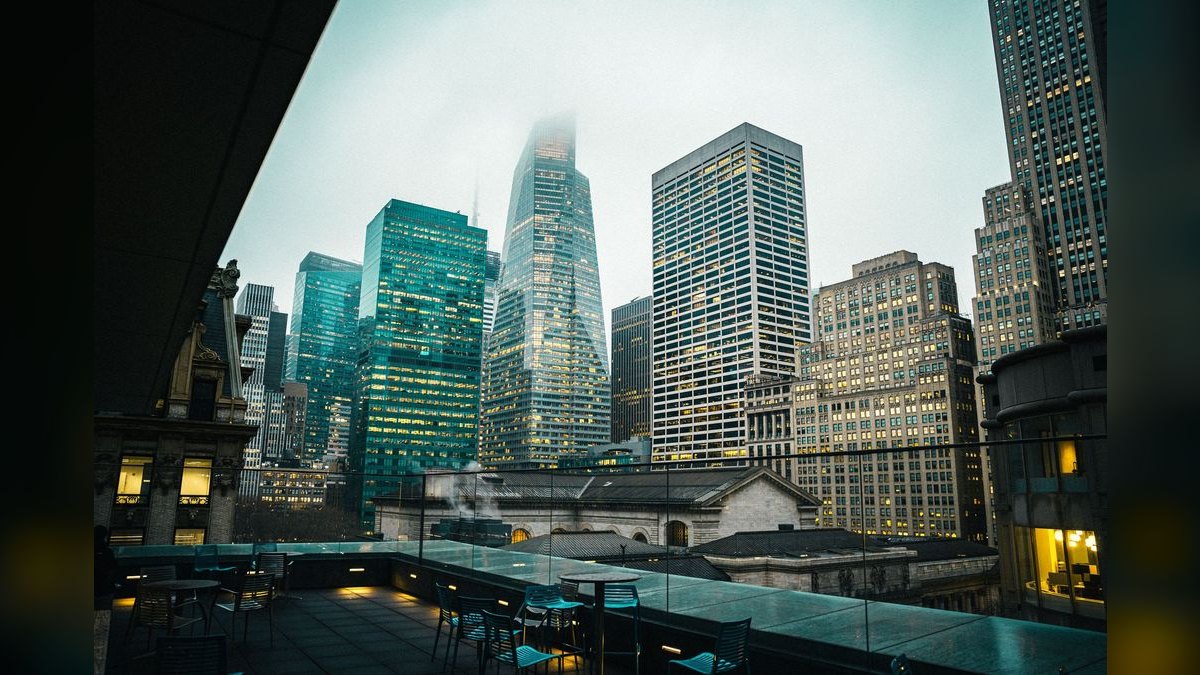 Top 10 Rooftop Bars in New York City — figure 1