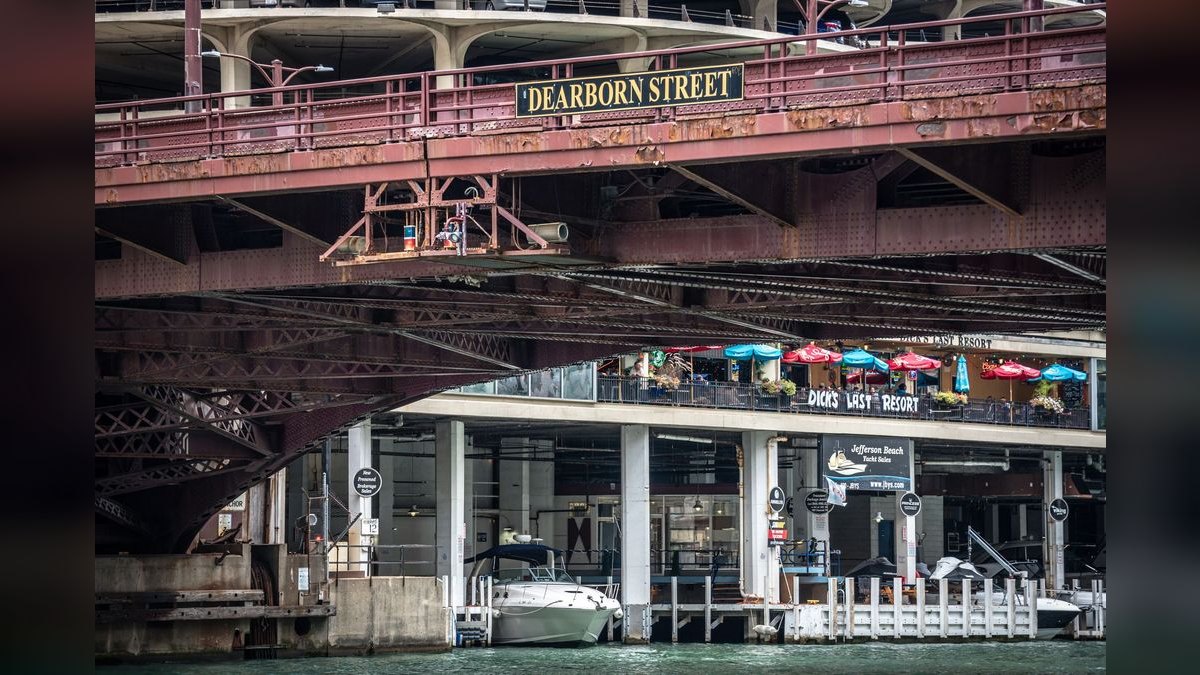 Top 10 Dive Bars in Chicago