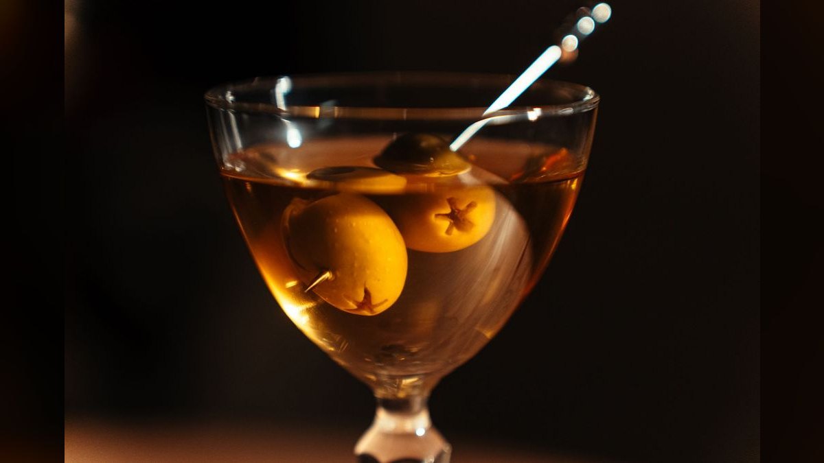Top 10 Cocktail Bars in Chicago — figure 1