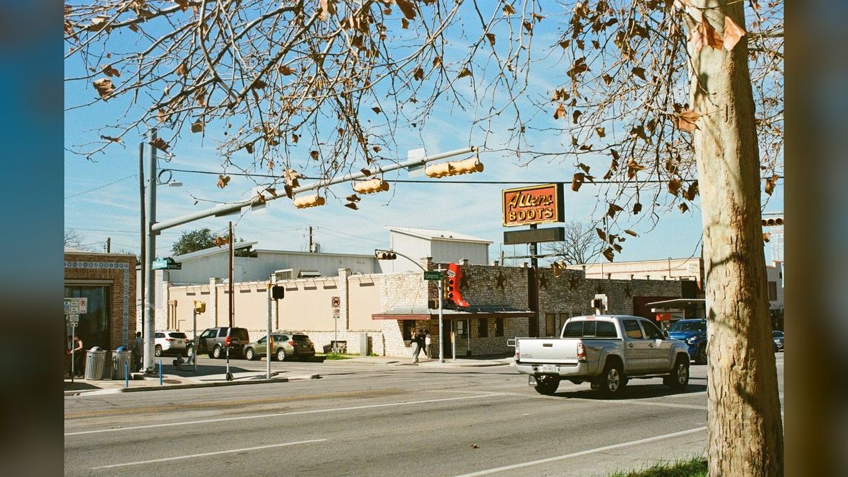 Top 10 Dive Bars in Austin — figure 5