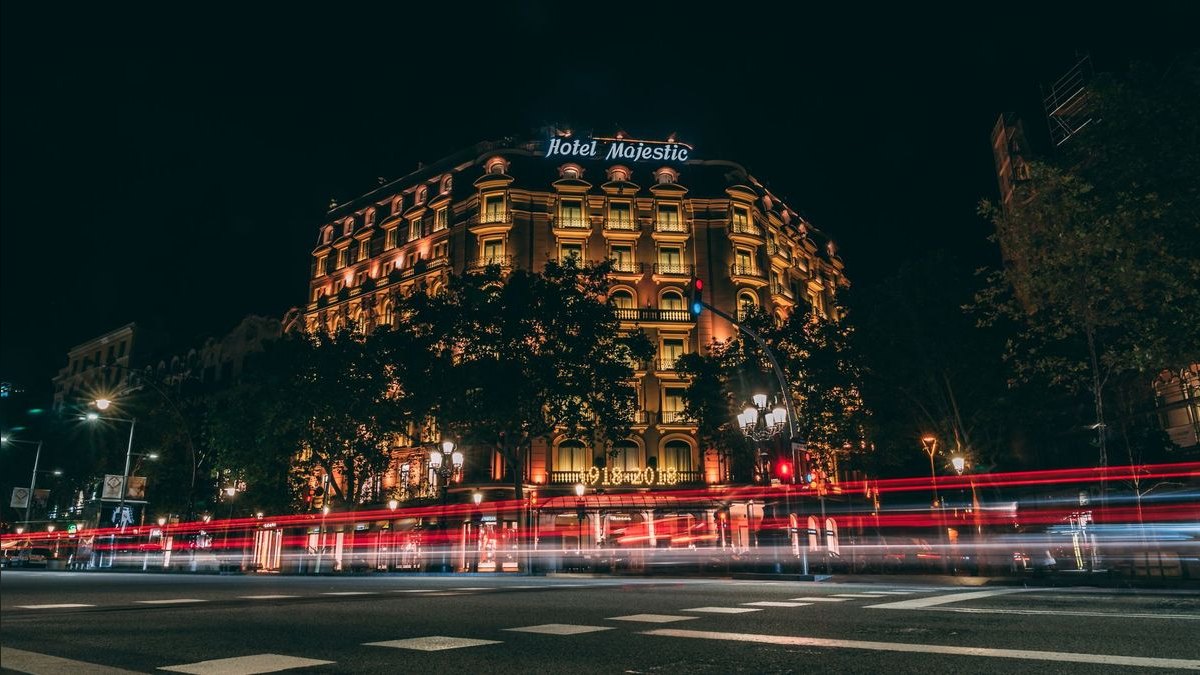 Top 10 Nightlife Spots in Barcelona — figure 1